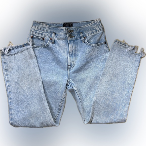 Abercrombie & Fitch Women’s High Rise Mom Jeans. Size 26/ 2R - Picture 5 of 14